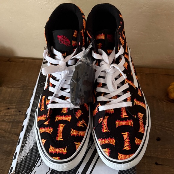 Vans - Picture 2 of 4